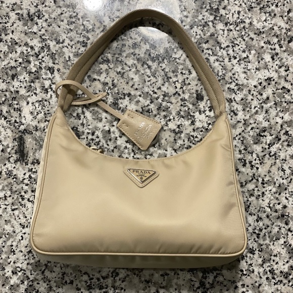 Prada bag 💜 - Picture 8 of 17